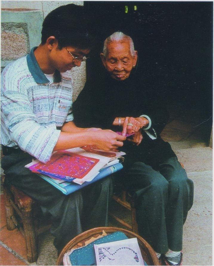 “坐花姆”的女性——漳浦剪纸(组图)