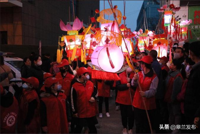 “非遗在身边”采访团授旗活动在太原钟楼街开启(组图)