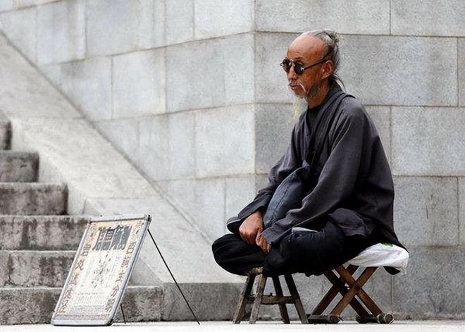 查询时辰八字算命 “阎王叫你三更死，没人能留你到五更”