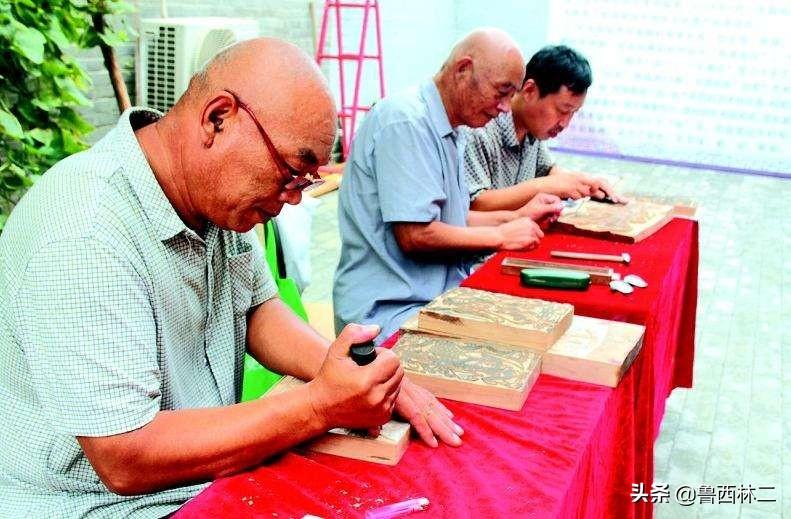 聊城门神木版年画：线条粗犷的门神形象丰满的灶王