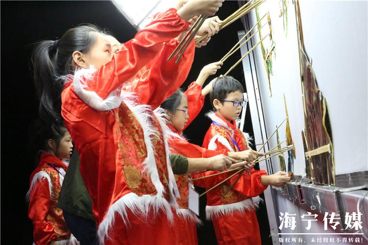 斜桥镇中心小学皮影剧团获全国少儿皮影传习成果展演银奖